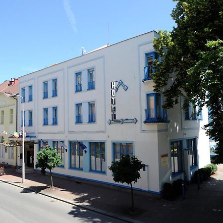 Hotel Zlata Stika Pardubice Buitenkant foto