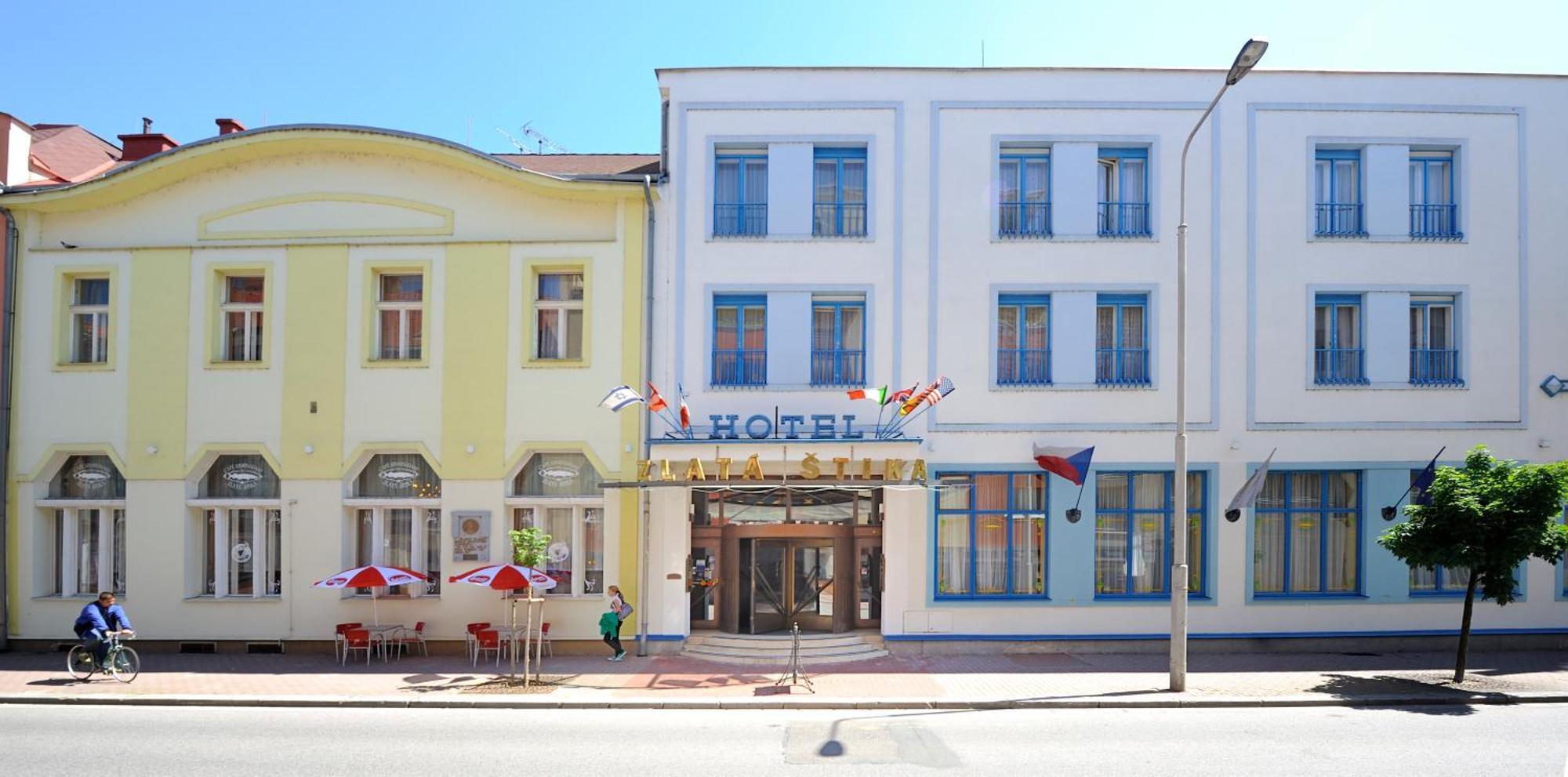 Hotel Zlata Stika Pardubice Buitenkant foto