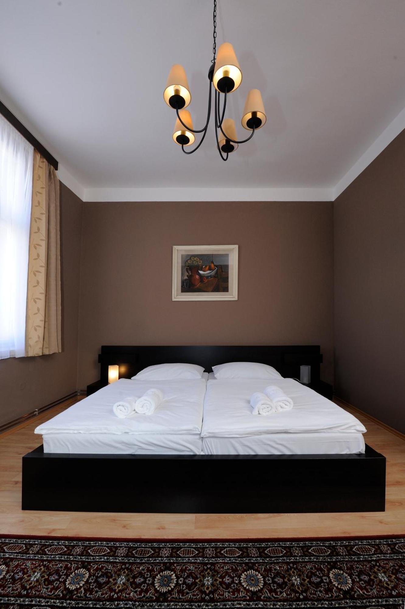 Hotel Zlata Stika Pardubice Buitenkant foto