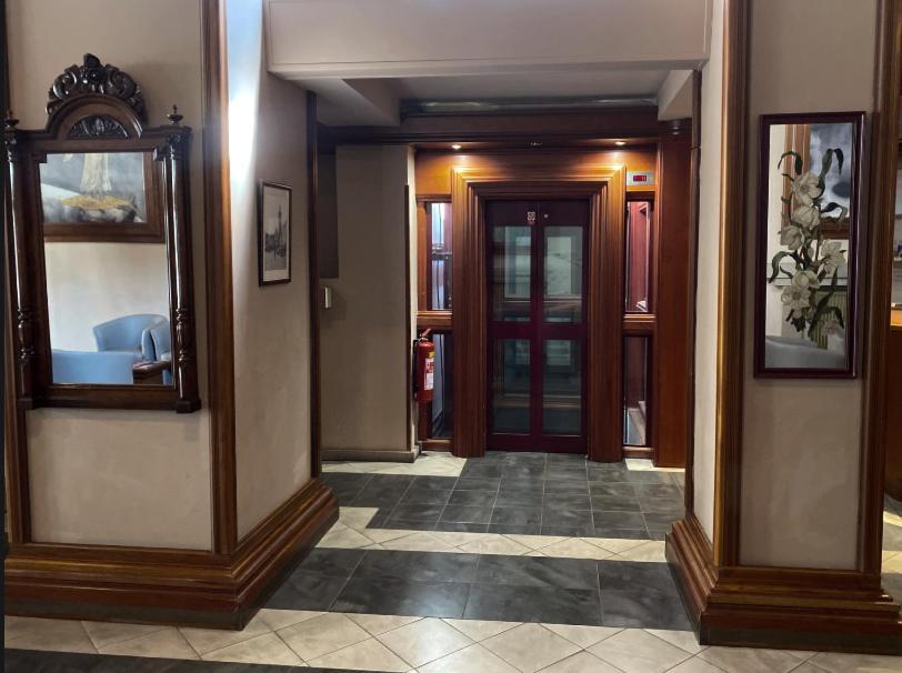 Hotel Zlata Stika Pardubice Buitenkant foto