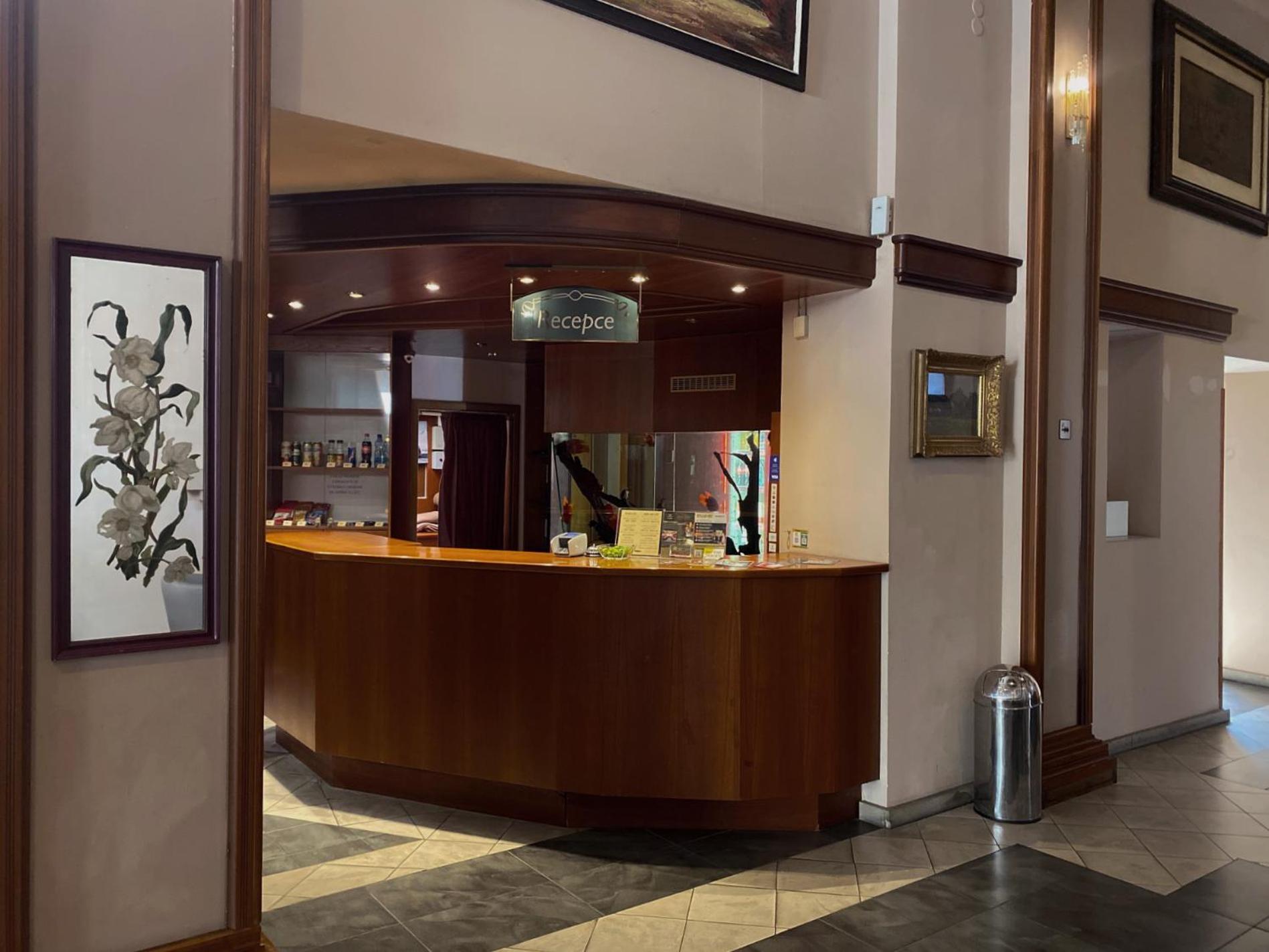 Hotel Zlata Stika Pardubice Buitenkant foto