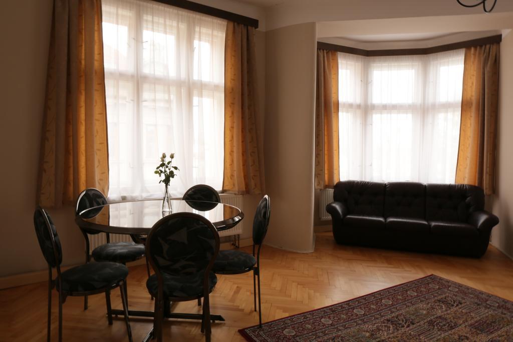 Hotel Zlata Stika Pardubice Buitenkant foto