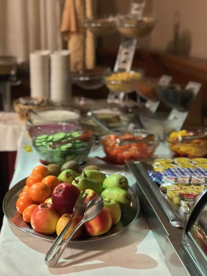 Hotel Zlata Stika Pardubice Buitenkant foto